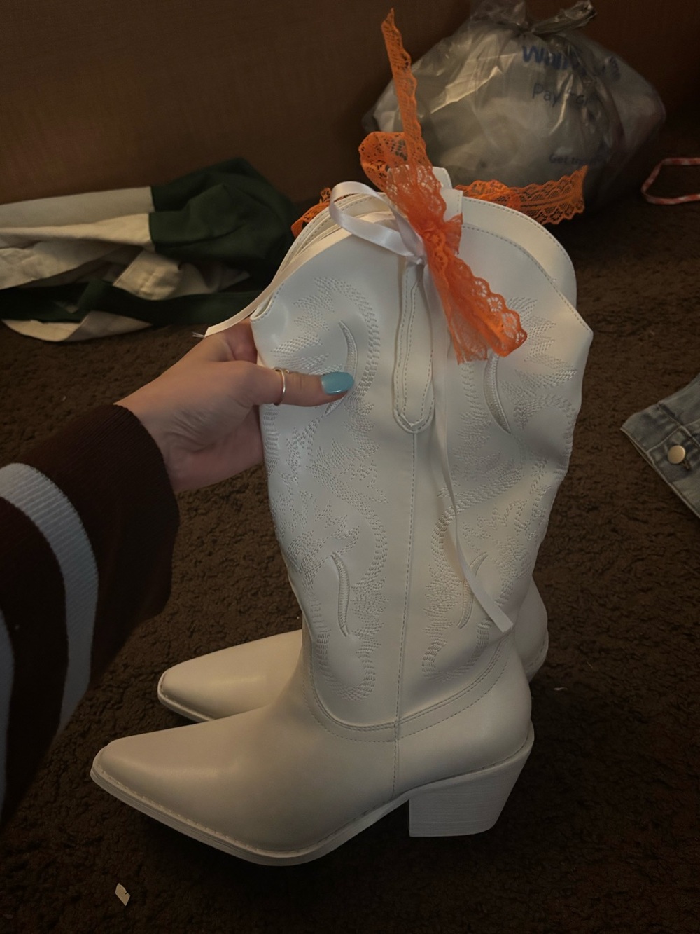 White Western Cowboy Boots - Pointed Toe Block Heel